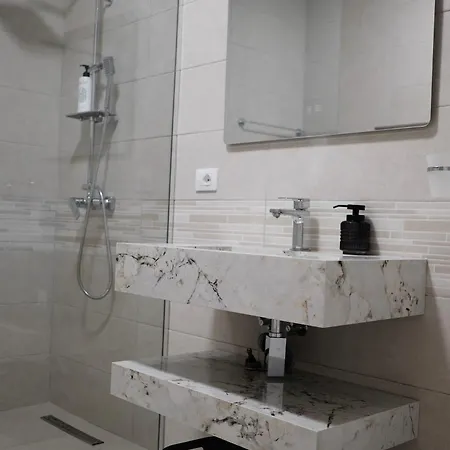 Serenity - Relax & Unwind In A 3-bedroom Poolside Paradise * Plazhi San Pietro