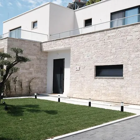 Serenity - Relax & Unwind In A 3-bedroom Poolside Paradise * Plazhi San Pietro