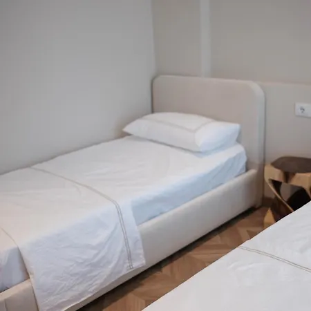 Serenity - Relax & Unwind In A 3-bedroom Poolside Paradise Plazhi San Pietro