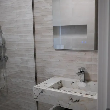 Serenity - Relax & Unwind In A 3-bedroom Poolside Paradise ヴィラ *