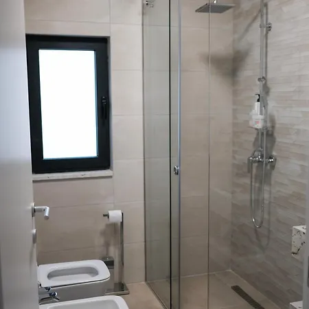 ヴィラ Serenity - Relax & Unwind In A 3-bedroom Poolside Paradise Plazhi San Pietro