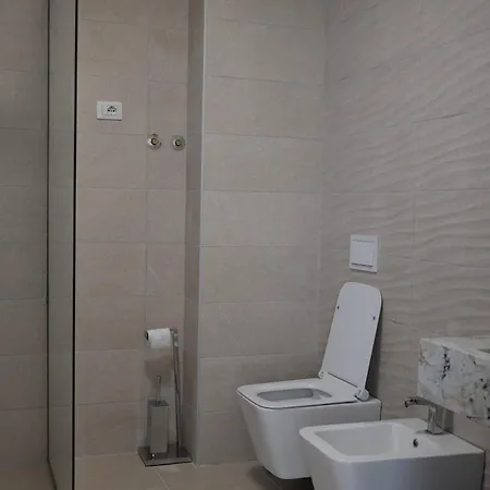 ヴィラ Serenity - Relax & Unwind In A 3-bedroom Poolside Paradise Plazhi San Pietro