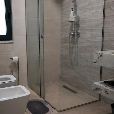 ヴィラ Serenity - Relax & Unwind In A 3-bedroom Poolside Paradise Plazhi San Pietro