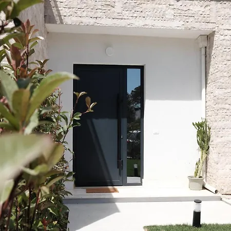Serenity - Relax & Unwind In A 3-bedroom Poolside Paradise