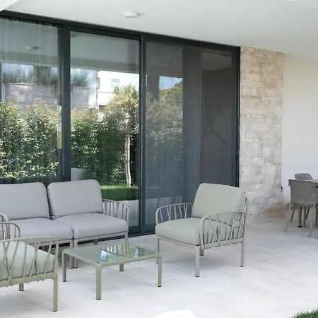 Serenity - Relax & Unwind In A 3-bedroom Poolside Paradise ヴィラ *