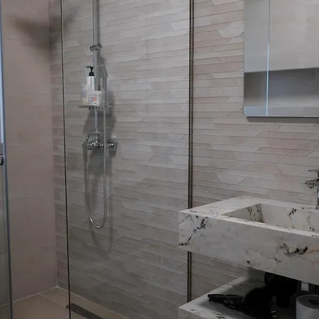 ヴィラ Serenity - Relax & Unwind In A 3-bedroom Poolside Paradise Plazhi San Pietro