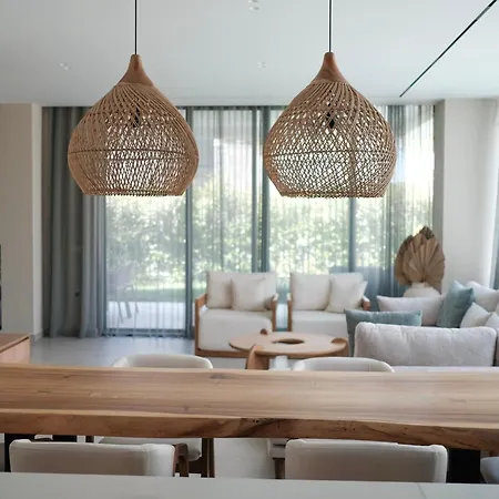 Serenity - Relax & Unwind In A 3-bedroom Poolside Paradise *
