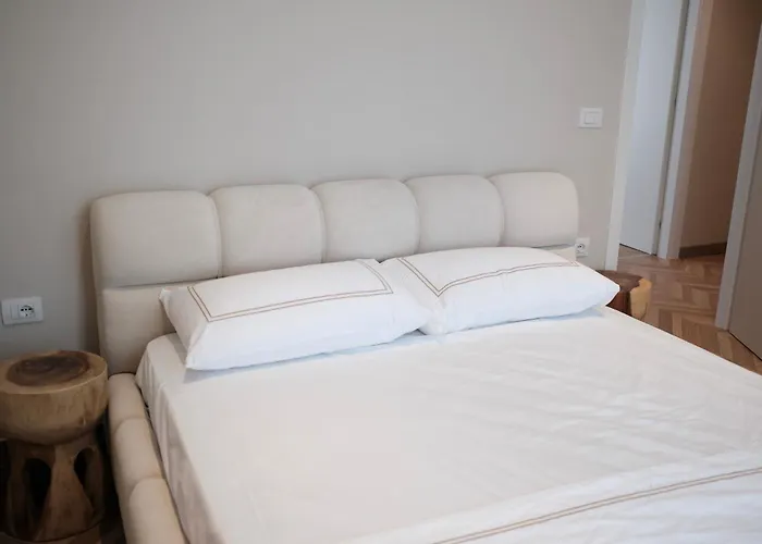 Serenity - Relax & Unwind In A 3-bedroom Poolside Paradise 别墅 *
