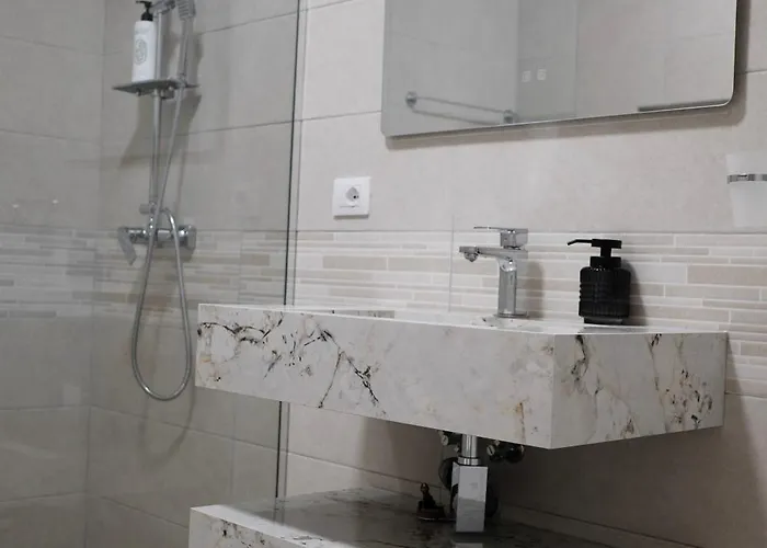 Serenity - Relax & Unwind In A 3-bedroom Poolside Paradise * Plazhi San Pietro