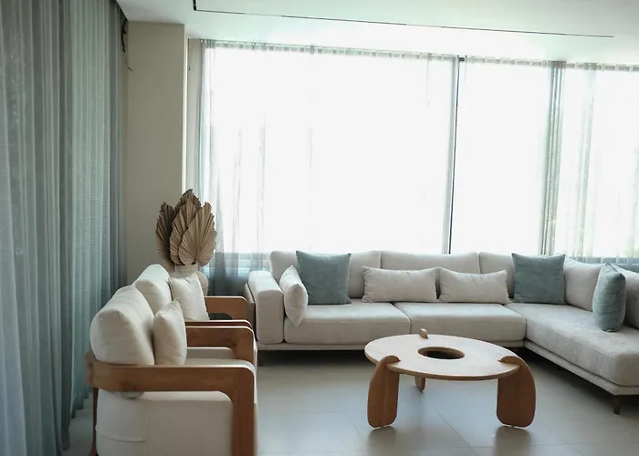 Serenity - Relax & Unwind In A 3-bedroom Poolside Paradise 别墅