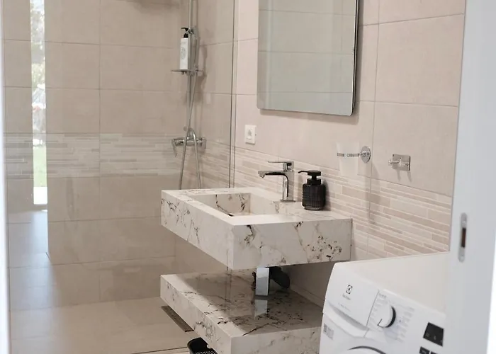 Serenity - Relax & Unwind In A 3-bedroom Poolside Paradise * Plazhi San Pietro