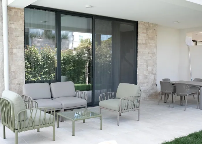Serenity - Relax & Unwind In A 3-bedroom Poolside Paradise 别墅 *