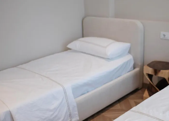 Serenity - Relax & Unwind In A 3-bedroom Poolside Paradise Plazhi San Pietro