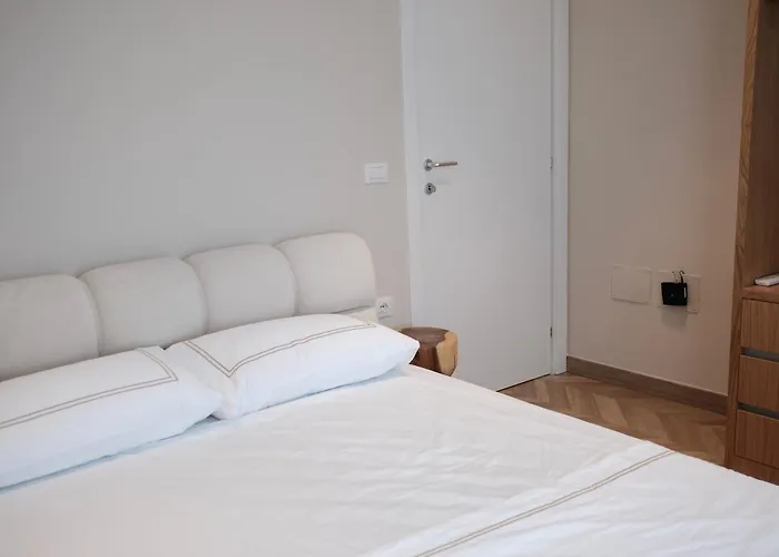 Serenity - Relax & Unwind In A 3-bedroom Poolside Paradise 别墅 *
