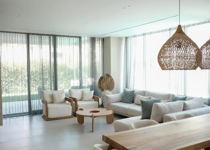 别墅 Serenity - Relax & Unwind In A 3-bedroom Poolside Paradise