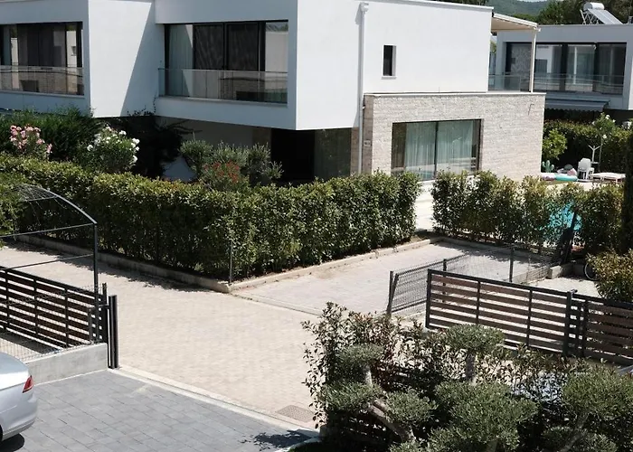 别墅 Serenity - Relax & Unwind In A 3-bedroom Poolside Paradise